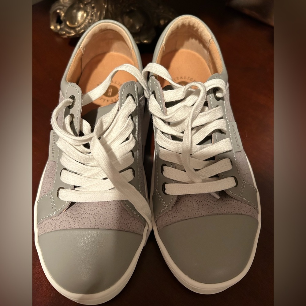 NWOT Women’s Revitalign Mallory Orthotic Canvas Leather Sneakers Shoes Sz 6.5